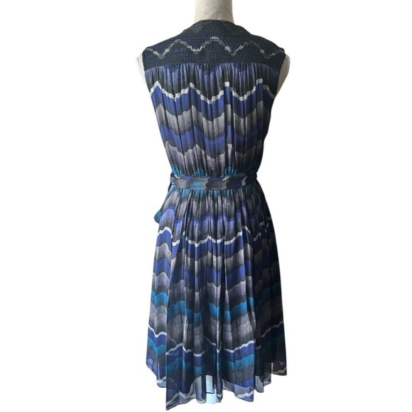 Diane Von Furstenberg Bali Silk Chiffon Wrap Dress Sleeveless A-Line - Size 4 - Picture 10 of 16